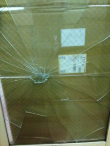 【可児市柿下】カラーガラス修理